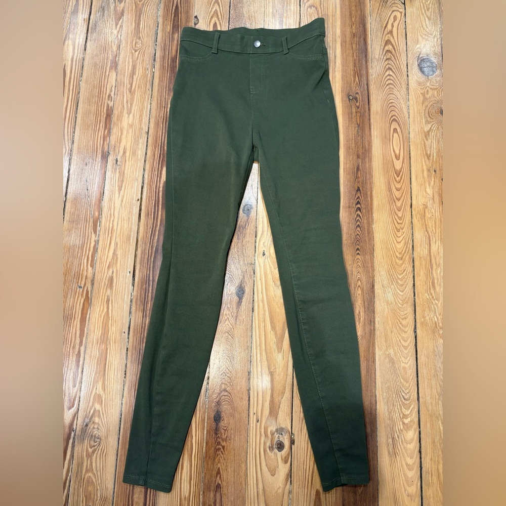 Stylish Green Skinny Pants. Business casual.